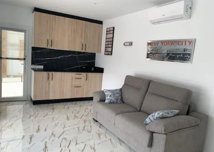 T2 Climatise + Parking 500 M Plage/centre شقة *