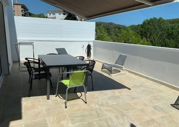 T2 Climatise + Parking 500 M Plage/centre شقة