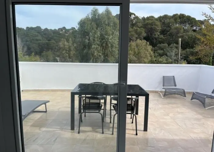 T2 Climatisé + Parking 500 M Plage/centre *