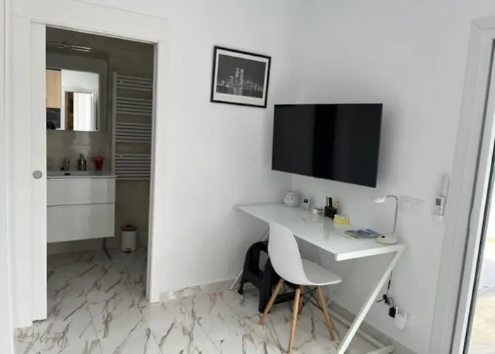 Apartamento T2 Climatisé + Parking 500 M Plage/centre *