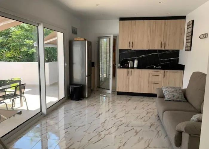 T2 Climatisé + Parking 500 M Plage/centre *