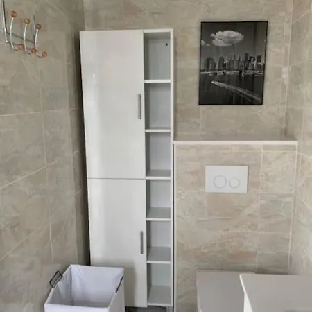 T2 Climatise + Parking 500 M Plage/centre Apartament