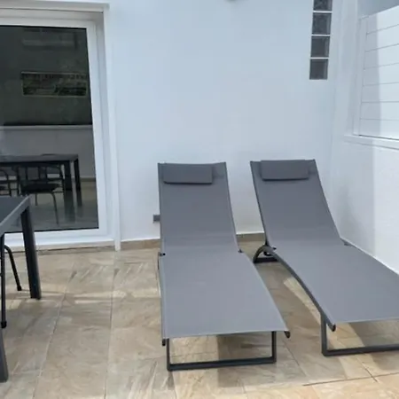 T2 Climatise + Parking 500 M Plage/centre Apartament