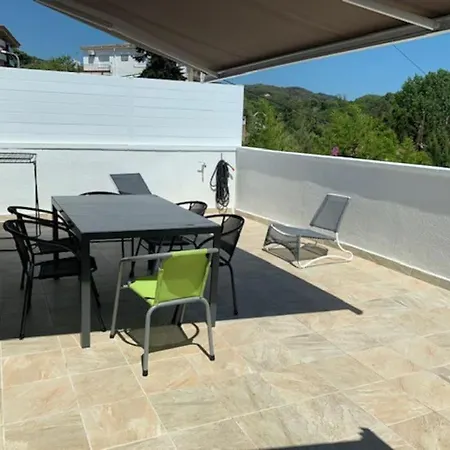 T2 Climatise + Parking 500 M Plage/centre Apartament