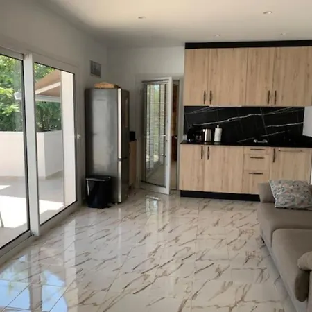 T2 Climatise + Parking 500 M Plage/centre *