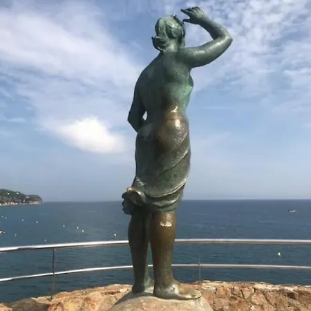 T2 Climatise + Parking 500 M Plage/centre *