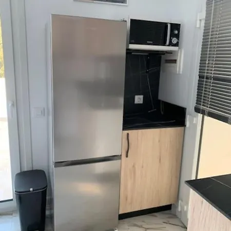 T2 Climatisé + Parking 500 M Plage/centre *