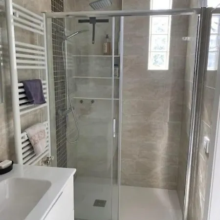 T2 Climatisé + Parking 500 M Plage/centre Apartamento