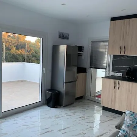 Apartamento T2 Climatisé + Parking 500 M Plage/centre *